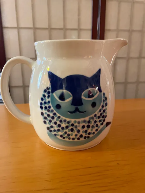 Arabia cat pitcher