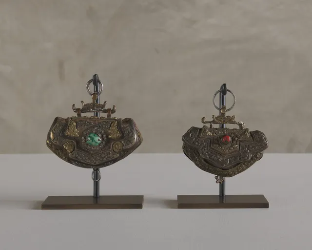 TINDER POUCH(es) WITH SILVER & BRASS FITTINGS, TIBET, 19TH C