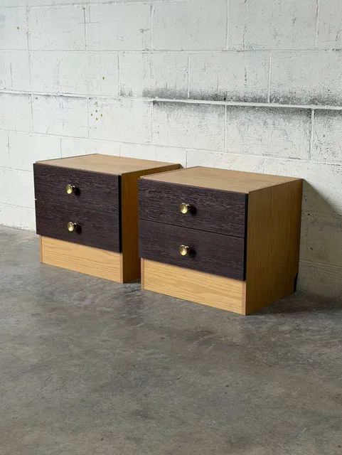 Oak 2 Drawer Bedside Nightstands Set of 2 Vintage Mid-Century Modern 1980s