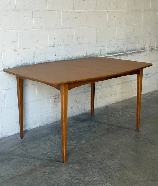 Classic Oak Fixed-Top Rectangular Dining Table with Tapered Legs Mid-Century Modern 1960s