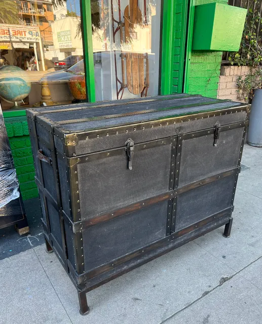 Steampunk Speakeasy | Vintage Canvas Wrapped Trunk Bar