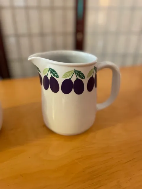 Arabia grapes pitcher