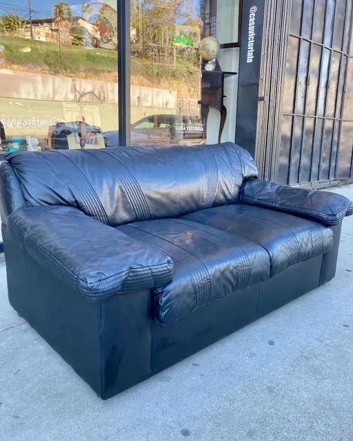 Good? Old Days | 1980s Leather Love Seat