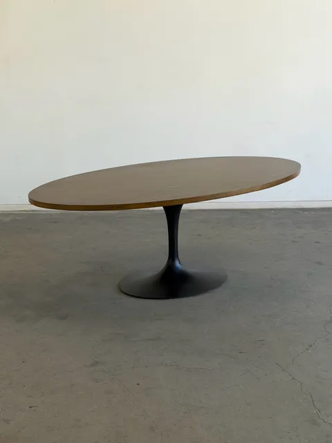 Knoll Tulip Base Oval Table
