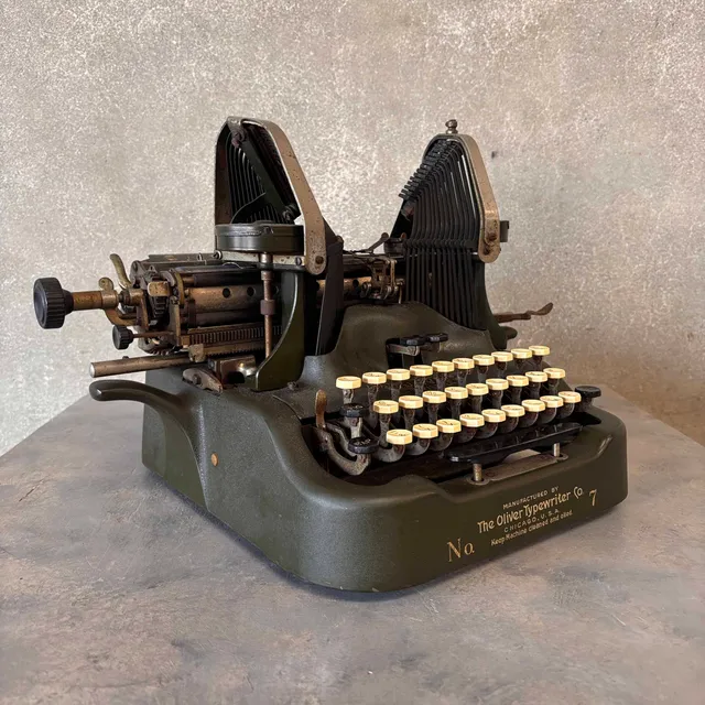 1915 No. 7 Oliver Typewriter