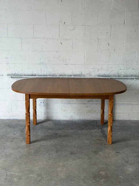 Oak Oval Non-Extendable Dining Table with Turned Oak Legs Vintage Mid-Century Modern 1970s