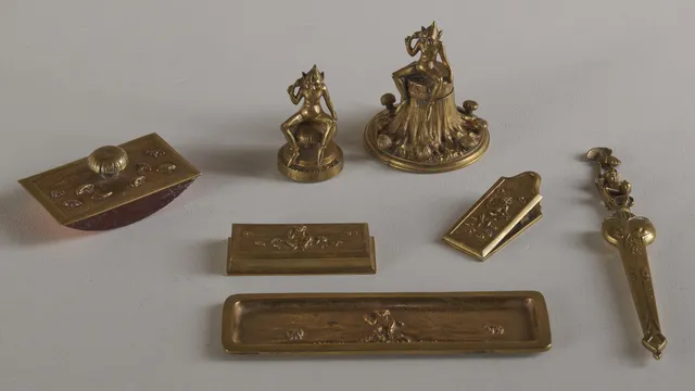 DARTMOOR 7 PIECE 'PIXIE' DESK SET